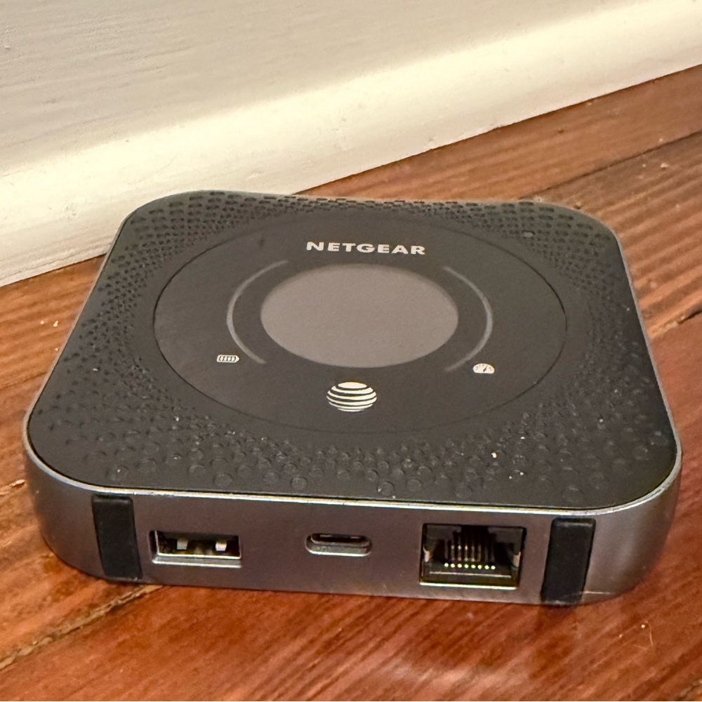 Netgear Gray Portable Router (ATT NETGEAR Nighthawk® Mobile Hotspot Router)